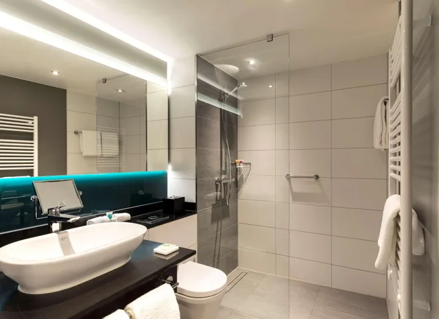 Room, King Bed, Large, Hyatt Place Frankfurt Airport 6/6