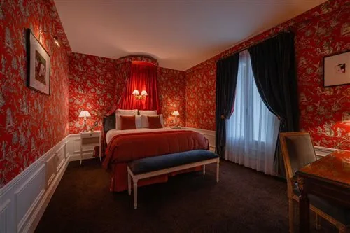 جناح جونيور، Hotel De Buci 1/1