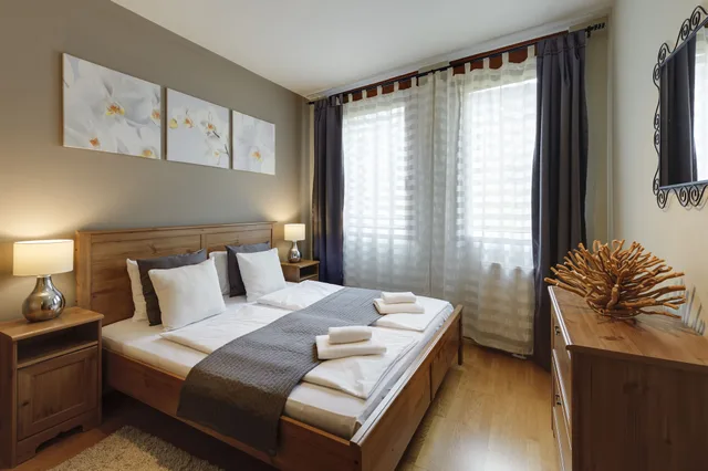 شقة بسريرين مزدوجين بغرفتي نوم مع أريكة، Central Passage Apartments 1/9