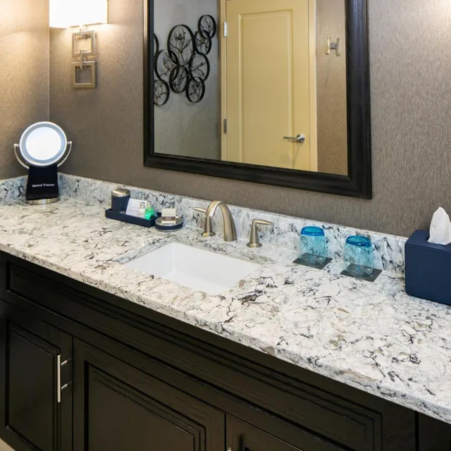 غرفة تنفيذية بسريرين كينج، The Tennessean Personal Luxury Hotel 2/3