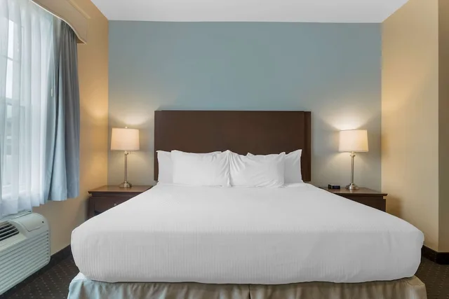 غرفة قياسية بسرير كينج مع أريكة، Best Western Plus Liverpool Hotel & Conference Centre 2/3