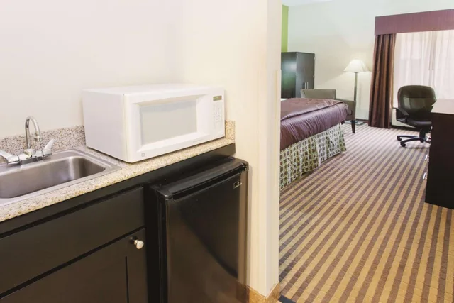 غرفة ديلوكس بسرير كينج مع أريكة، City Express By Marriott Grove City 4/4