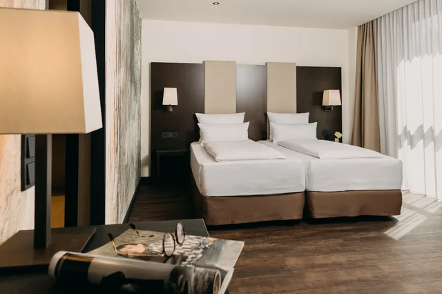 Comfort, King Bed, Forsthaus Furth Nurnberg 2/4