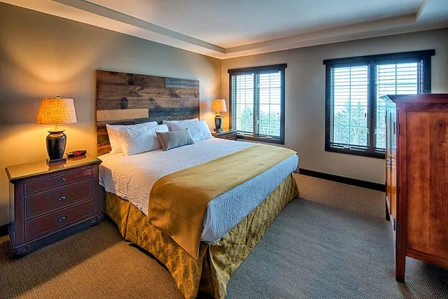 Suite, King Bed, Sunrise View, Sofa, Pet Friendly، Corduroy Inn and Lodge, Trademark Collection by Wyndham 2/4