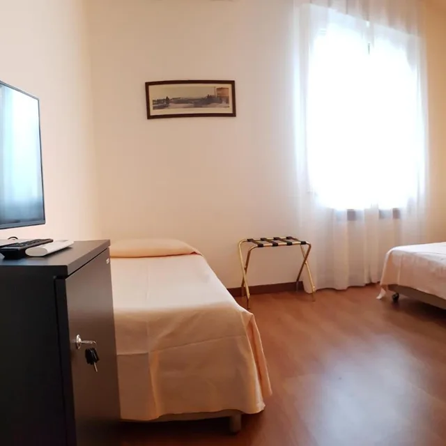 غرفة ثلاثية، Terme Di Castel San Pietro 4/7