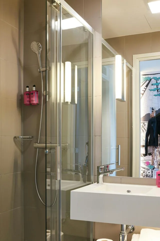 Moxy, Queen Bed، Moxy Edinburgh Airport 7/8