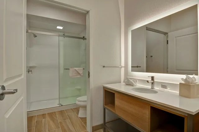 جناح بسرير كينج بغرفة نوم واحدة، Homewood Suites By Hilton Chula Vista Eastlake 2/3