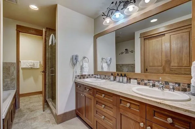 1 Bedroom, Condominium, Premier، Lone Eagle and Timbers Condominiums 2/3