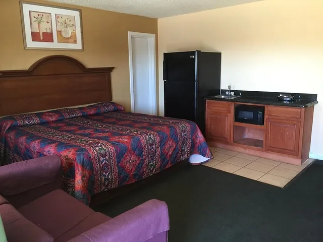 غرفة قياسية بسرير كينج، La Vista Inn 4/8