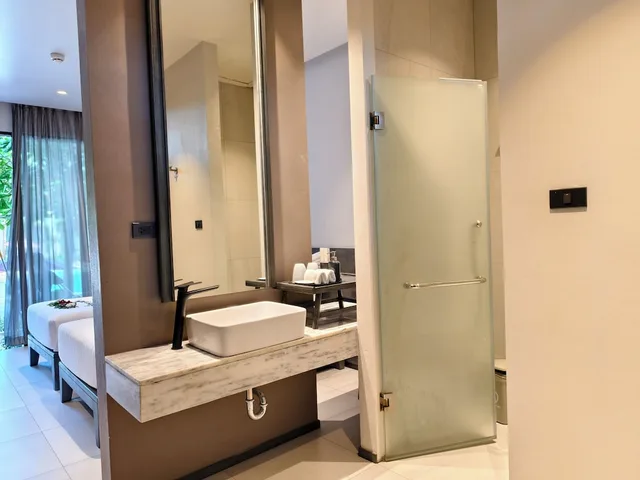 غرفة متصلة قياسية بسرير مزدوج وسريرين منفصلين، MAEHAAD BAY RESORT 5/5