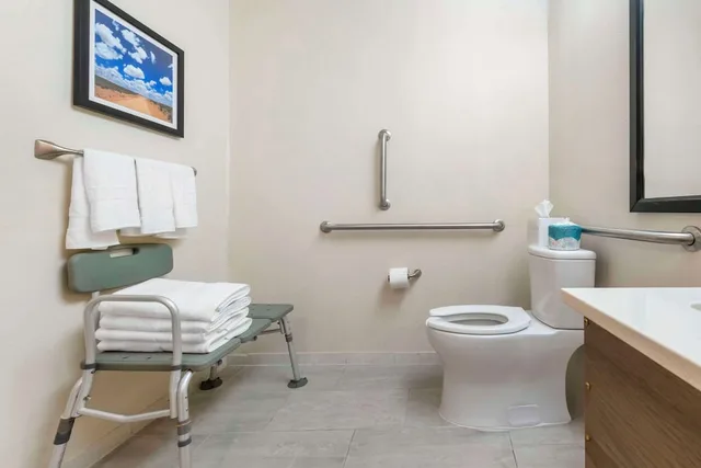 غرفة بسريرين كوين لذوي الإعاقة، Comfort Inn Portales 4/4