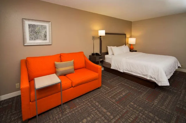 Study, King Bed, Sofa, Hampton Inn and Suites Valdosta Conference Center 2/3