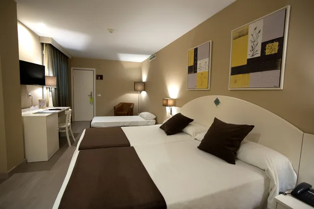 غرفة رباعية بسرير مزدوج، Hotel Sercotel Torico Plaza 1/5