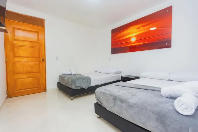 غرفة قياسية ثلاثية بسرير مزدوج وسرير فردي، HOTEL TROPICAL SAN JERONIMO 1/3