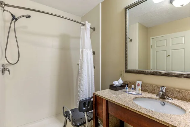 جناح بسرير كينج لذوي الإعاقة، Comfort Inn Saint George North 3/3
