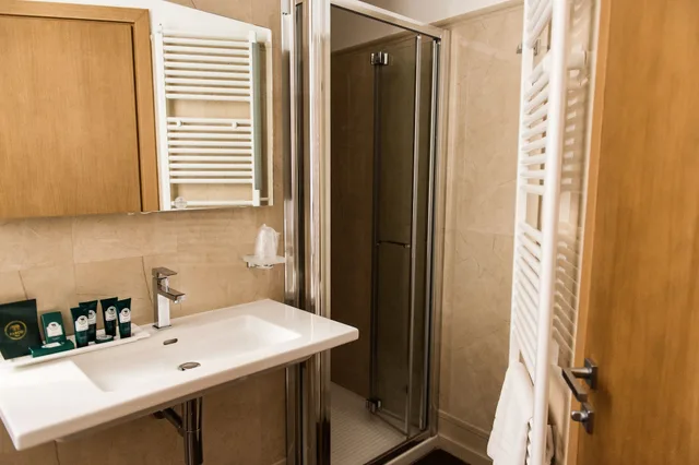 جناح رومانسي بسرير كوين بجاكوزي، Aqua Montis Resort & Spa 6/6