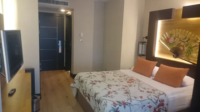 غرفة ديلوكس مفردة بإطلالة على البحر، Limak Lara De Luxe Hotel and Resort 1/3