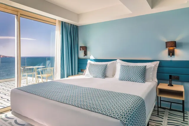 غرفة ديلوكس بسرير كينج بإطلالة على البحر بشرفة، Barcelo Benidorm Beach 5/8