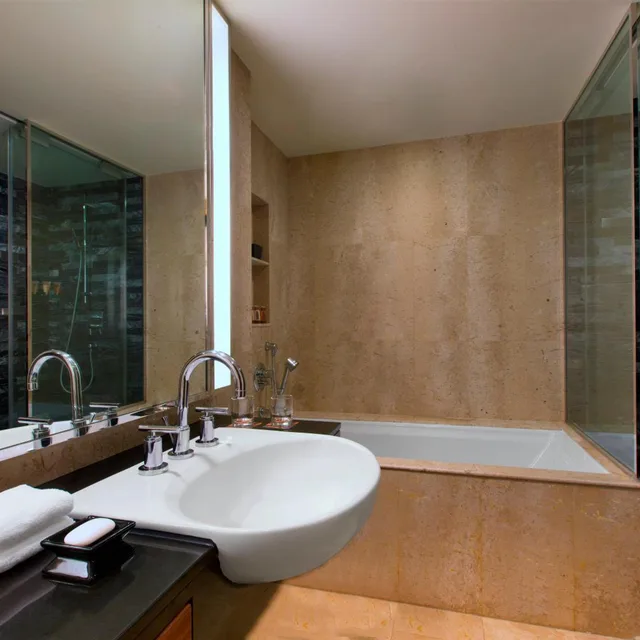 جناح جونيور بسرير كينج بإطلالة على النهر مع دخول صالة النادي، Royal Orchid Sheraton Riverside Hotel Bangkok 7/9