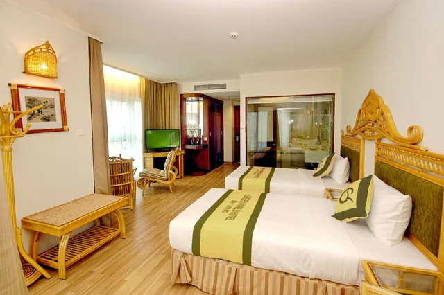 غرفة ديلوكس بسريرين منفصلين بشرفة بإطلالة جزئية على البحر، GREEN WORLD HOTEL NHA TRANG 1/10