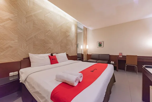Junior Suite, RedDoorz Plus @ Cipaganti Street 3 3/10