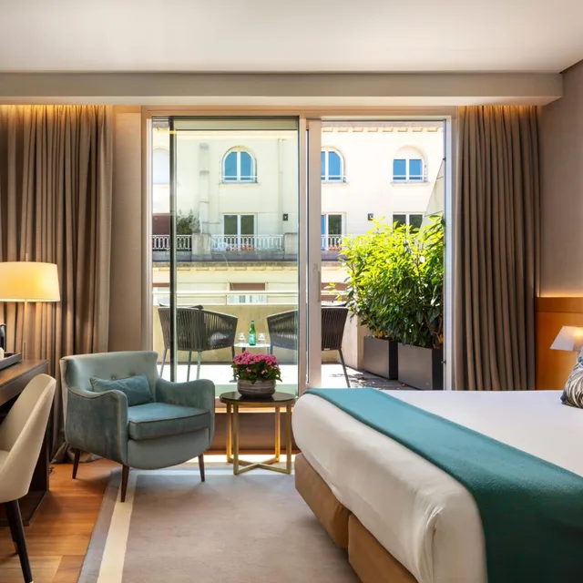 جناح جونيور بشرفة، The Artist Grand Hotel of Art 5/6