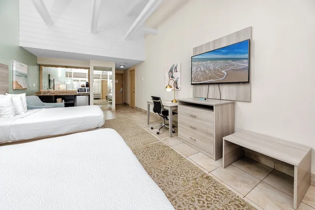 غرفة قياسية كبيرة بسريرين كوين بشرفة، Best Western Plus Yacht Harbor Inn 2/4