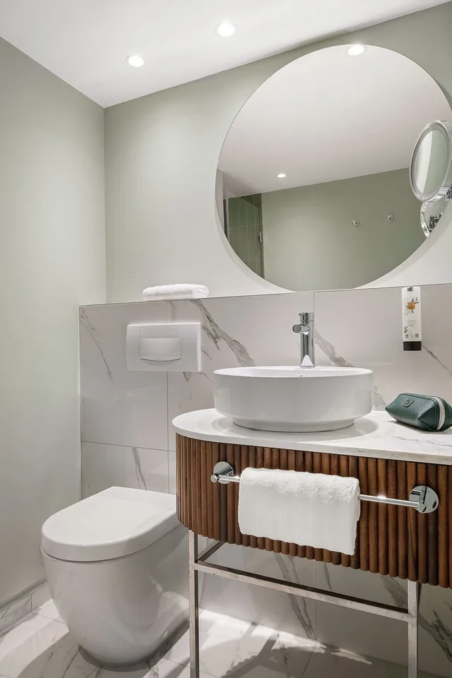 غرفة قياسية بسرير مزدوج أو سريرين منفصلين، Hotel Bristol Berlin 2/3