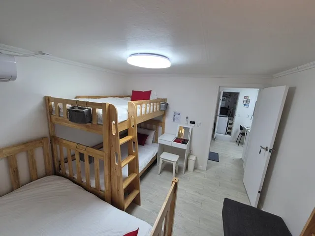 Private, 2 Rooms, River, House, 1 Double and 1 Single Bed, Bunk Bed، Riverside Guest House 9/10