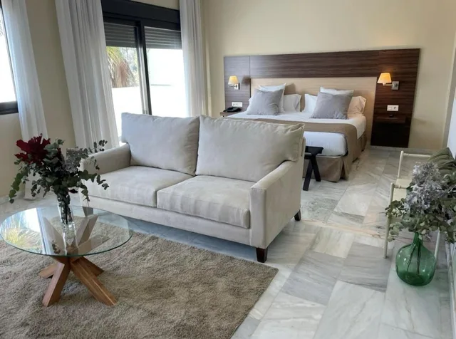 جناح جونيور، Hotel Finca Los Abetos 4/9