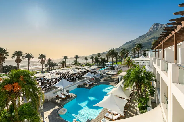 جناح، The Bay Hotel 2/2