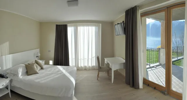 جناح جونيور بإطلالة على البحيرة، Tullio Hotel 2/9