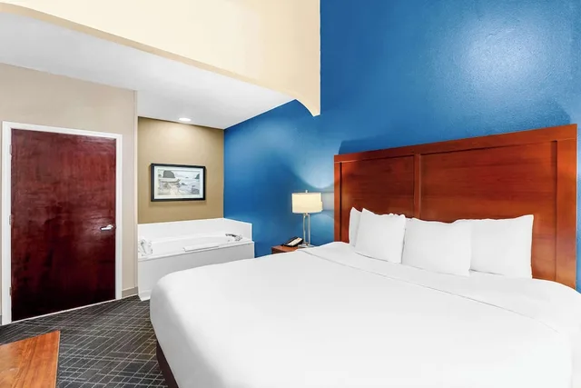 جناح بسرير كينج مع أريكة لذوي الإعاقة، Comfort Suites Daphne - Mobile East Bay 1/10