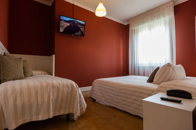 غرفة عائلية بسرير كوين وسرير فردي، Bardolino Hotel 2/4