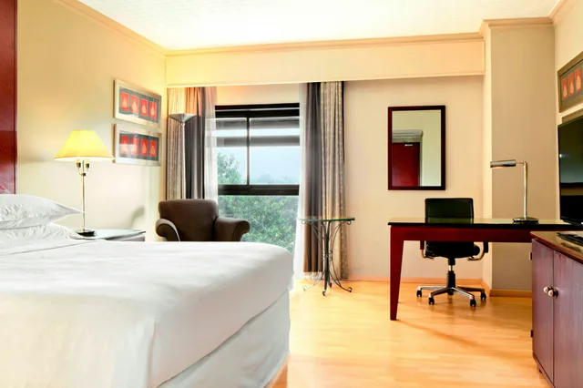 غرفة بسرير كينج، Sheraton Lagos Hotel 2/3