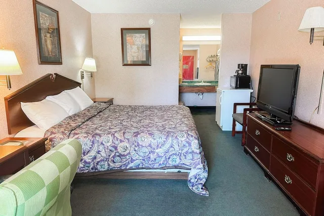 غرفة بسرير كينج للمدخنين، OYO Hotel East Macon I-75 7/10