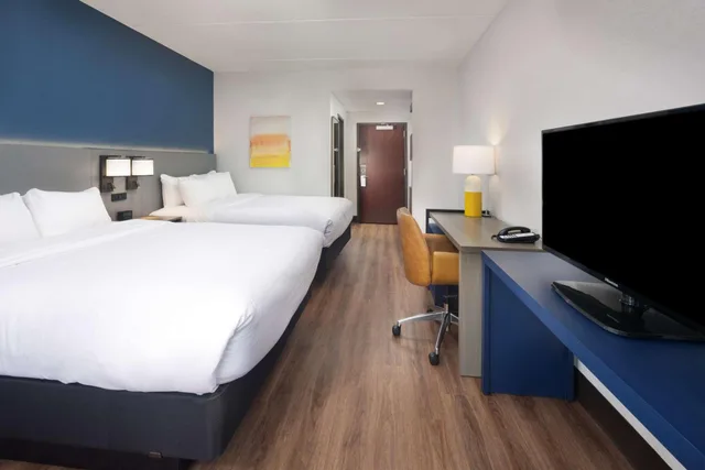 جناح بسريرين كوين بغرفة نوم واحدة، Comfort Suites Outlet Center 1/8