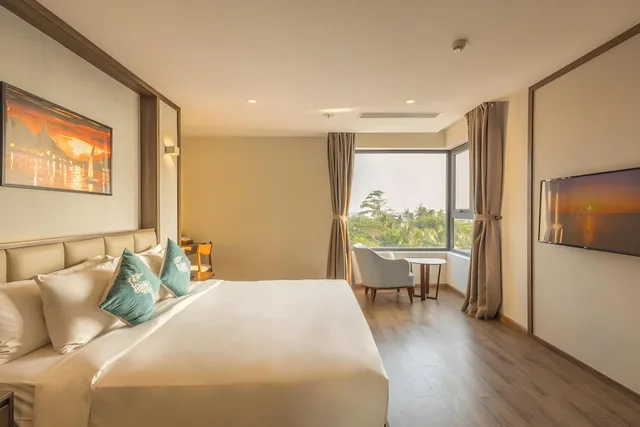 غرفة ديلوكس بسرير كينج وسريرين منفصلين، Sunset Beach Resort Spa 2/2