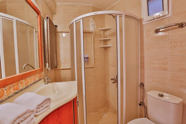 غرفة بسرير مزدوج بإطلالة على المدينة، Club Gultur Otel 1/1