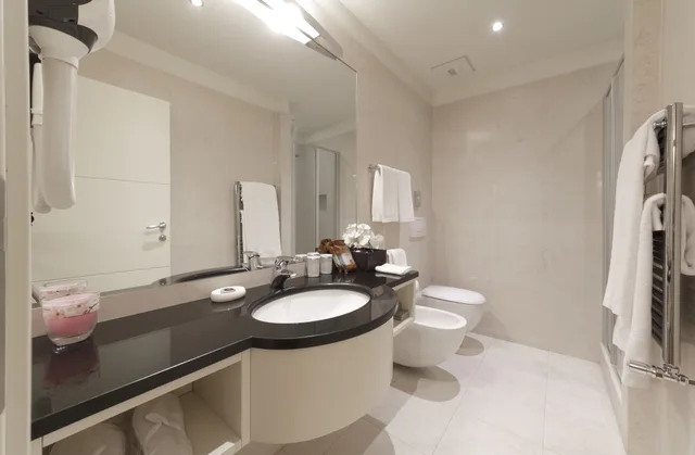 جناح فاخر بسرير كينج بغرفة نوم واحدة بحمام خاص مع أريكة، Residence Hilda 3/4