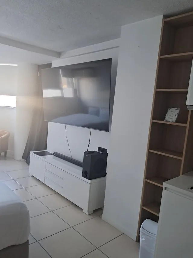 غرفة بسرير كوين وسرير فردي، BAYVIEW TOWER 6/10