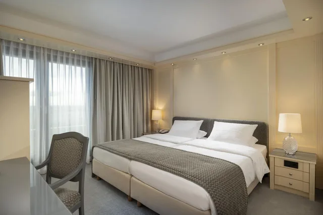 Grand, Suite, Queen Bed, Sofa, Maritim Hotel Darmstadt 1/3