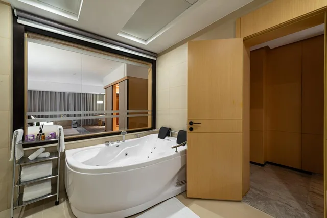غرفة بريميير بسرير كينج بإطلالة على البحر، Braira Jazan Hotel 6/6