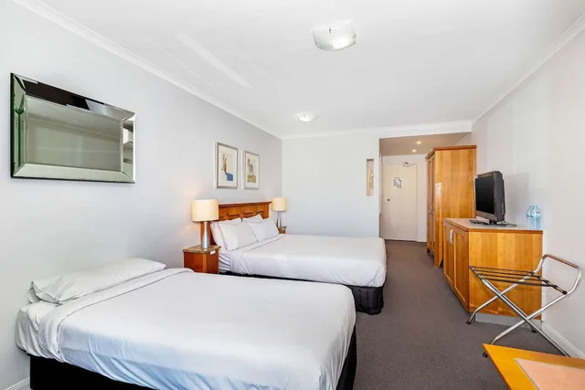 غرفة تنفيذية ثلاثية بسرير كوين وسرير فردي، Quality Inn Airport Heritage 2/3