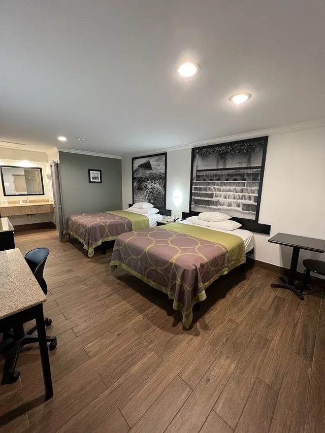 غرفة قياسية بسريرين كوين للمدخنين، Super 8 by Wyndham McAllen/Downtown/La Plaza Mall 3/10