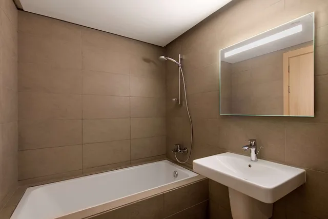 شقة بسرير كينج بشرفة بغرفة نوم واحدة، Radisson Blu Residences Al Hoceima 1/2