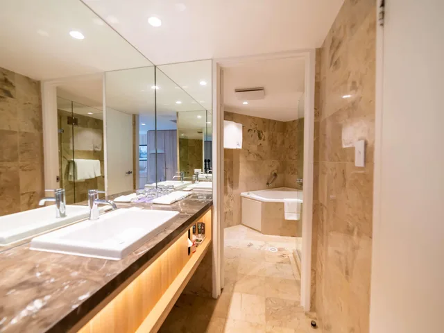 Suite, King Bed, Bay View، The Brighton Hotel Sydney - Mgallery Collection 2/3