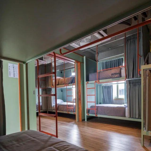 سكن مشترك مختلط، Samsen Street Hotel 1/4