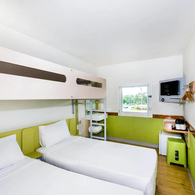 غرفة قياسية بسريرين منفصلين وسريرين كينج وسرير بطابقين، ibis budget Campbelltown 1/7