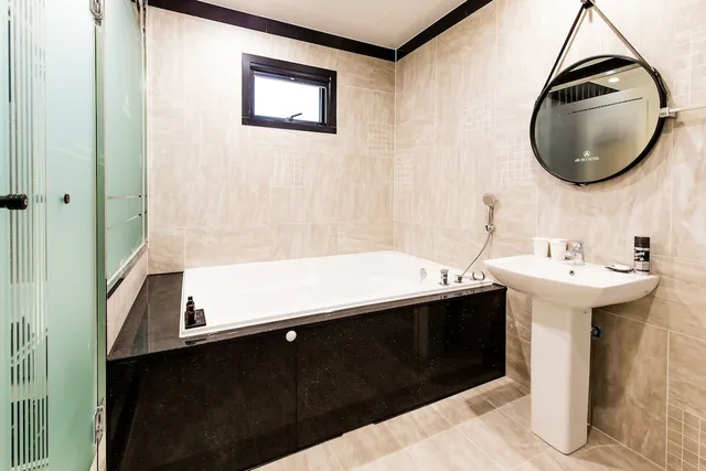 غرفة بزنس بسرير مزدوج وسرير فردي، Air Sky Hotel Busan 7/7